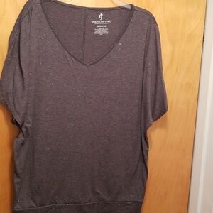 SALE 😍 4/$15!* Juicy Couture Grey Glitter VNeck